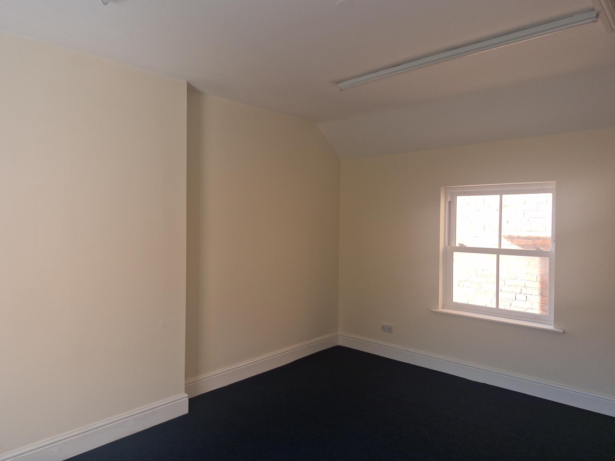 Office in Cannock - photo 2